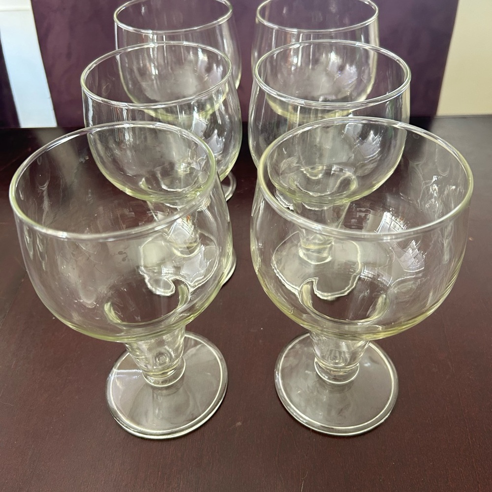 Elegant Clear Glass Goblet Set